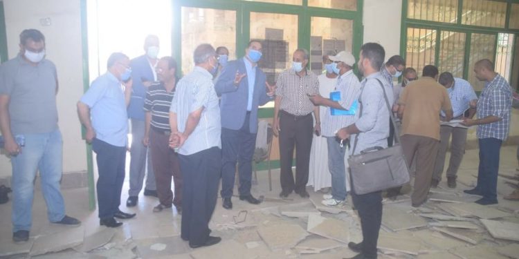 رئيس جامعة سوهاج يتفقد أعمال تجهيز أول مركز للامتحانات الإلكترونية