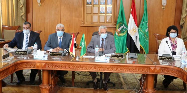 جامعة المنوفية تستقبل لجنة من الأعلى للجامعات ووزارة الاتصالات لتقييم قدرات الجامعة