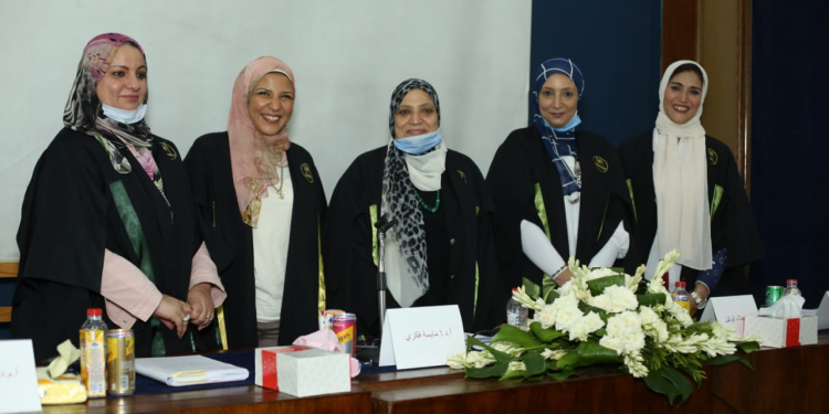 تطبيقية حلوان تناقش رسالة ماجستير "الدلالة الرمزية والتشكلية لفن الأيقونة القبطية"