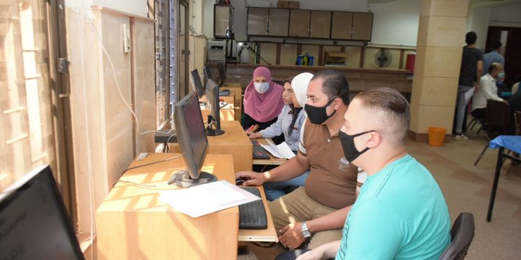 معامل جامعة القاهرة تستقبل طلاب الثانوية العامة لإجراء تنسيق المرحلة الثالثة