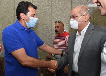 رئيس جامعة أسيوط يستقبل ماراثون الدراجات الهوائية تحت شعار "رياضتك مناعتك"