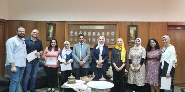 ألسن «عين شمس» تكرم طلاب الدراسات العليا بقسمي اللغة الإنجليزية والفرنسية الحاصلين على شهادات معتمدة من الأمم المتحدة