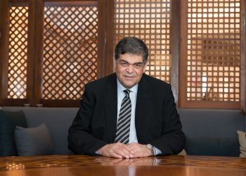 أشرف حاتم: الجامعة الأمريكية ترصد حالات الإصابة بفيروس كورونا لمجتمعها وتقدم المساعدة