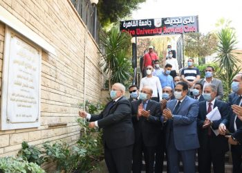 رئيس جامعة القاهرة يفتتح تجديدات نادي التجديف
