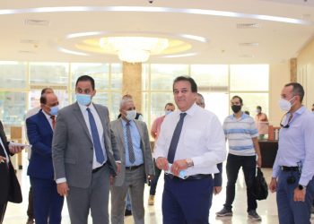 وزير التعليم العالي يتفقد مجمع التعليم الخاص بالقاهرة الجديدة