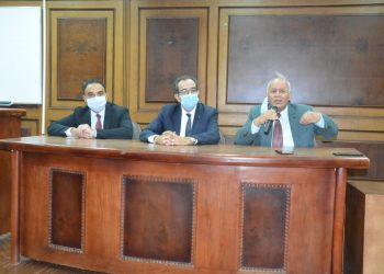 جامعة الفيوم تتابع خطة الاعتماد والجودة بكلية الطب