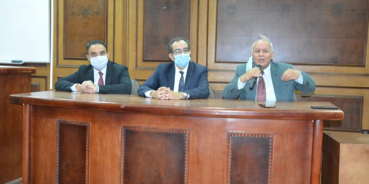 جامعة الفيوم تتابع خطة الاعتماد والجودة بكلية الطب