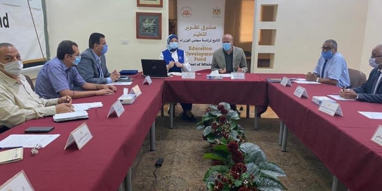 صندوق تطزير التعليم يبحث إستعدادات بدء الدراسة بالمجمعات التكنولوجية