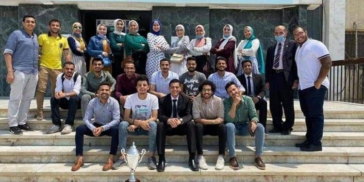 رئيس أكاديمية البحث العلمي يهنئ الفريق الفائز بالمركز الأول عالميا بمسابقة إيناكتس لريادة الأعمال