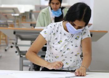 الفنون والتصميم الجامعة البريطانية تجري امتحان القدرات