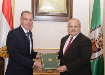 جامعة القاهرة توقع بروتوكول تعاون أكاديمي مع وزارة الخارجية