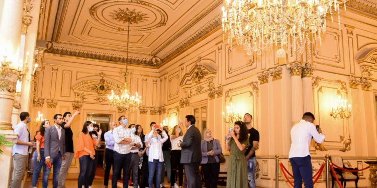 شباب الدارسين فى قصر عابدين