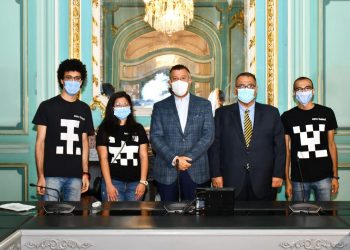 «عين شمس» تكرم فريق «الحاسبات والمعلومات» الفائز بالمركز الأول بمسابقه مصر لتطبيقات الخدمات الحكومية