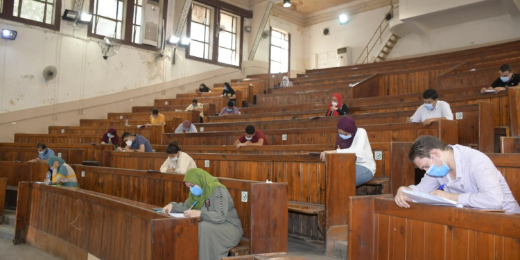جامعة القاهرة تواصل امتحانات الدراسات العليا بالكليات
