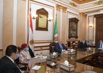 اجتماع عاجل للجنة العليا لفرع جامعة القاهرة بالخرطوم برئاسة الخشت