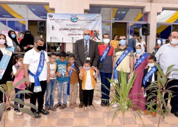 جامعة المنصورة تخصص 4 عيادات متنقلة وتكرم المتفوقين