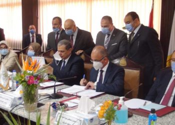 جامعة الزقازيق توقع بروتوكول تعاون مع وزارة القوى العاملة