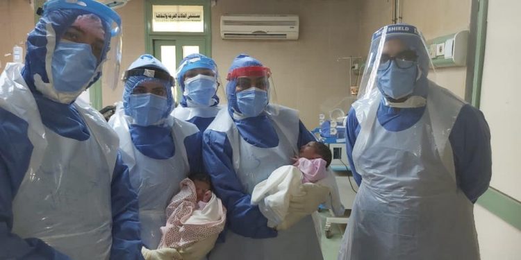 ولادة توأم لسيدة مصابة بفيروس كورونا بمستشفيات جامعة المنصورة