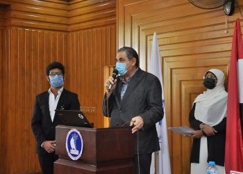 رئيس جامعة كفرالشيخ يحث الطلاب على الانتماء للوطن والجامعة ويحذر من الشائعات