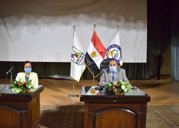 رئيس جامعة بني سويف: تخصيص نسبة 5% من عائد الشعب والبرامج للجهاز الإداري