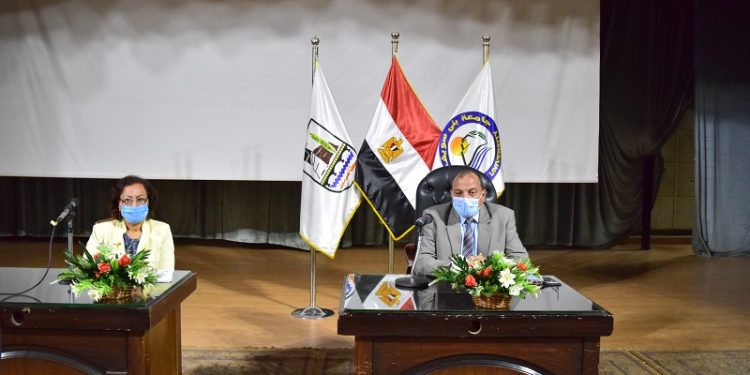 رئيس جامعة بني سويف: تخصيص نسبة 5% من عائد الشعب والبرامج للجهاز الإداري