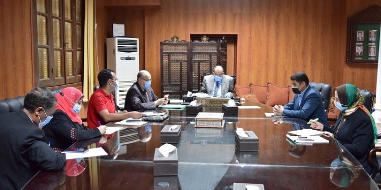 رئيس جامعة بني سويف يترأس اجتماعي مركزي «الطباعة والنشر» و«الخدمات الطلابية»