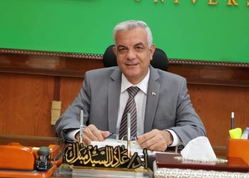 المجلس القومي للسكان يمنح طالبين بـ«تمريض المنوفية» لقب سفراء التمريض