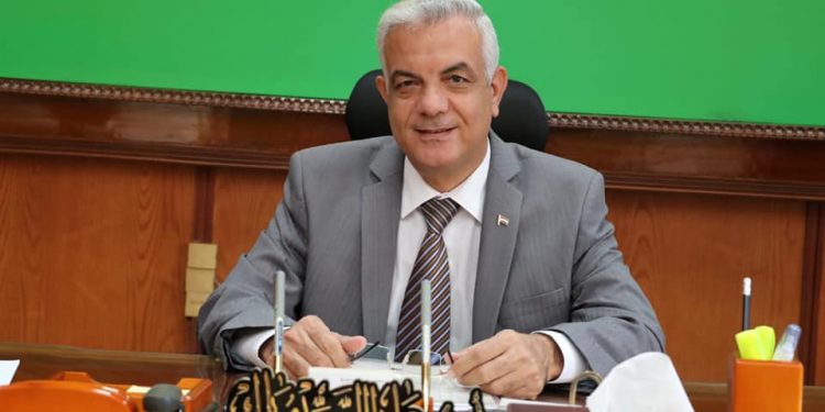 المجلس القومي للسكان يمنح طالبين بـ«تمريض المنوفية» لقب سفراء التمريض