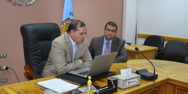 «طب بشري سوهاج» تناقش آليات العودة إلى الجامعة في ظل كورونا