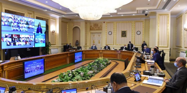 الوزراء يوجه بأهمية تضمين المناهج الدراسية على القضايا الوطنية