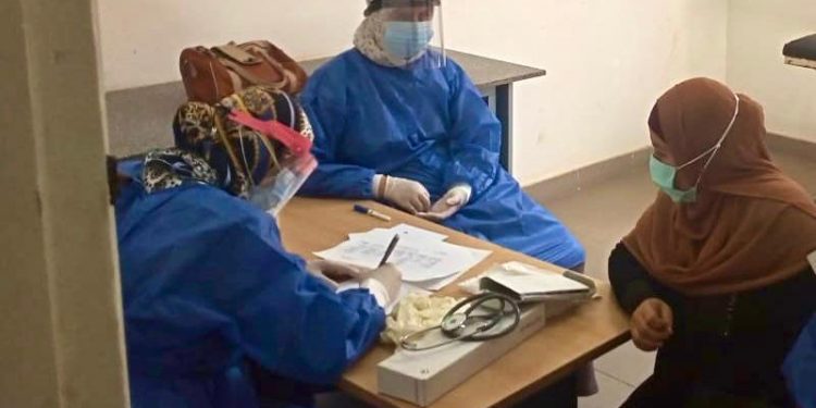 جامعة طنطا: الكشف الطبى على 554 من أهالى قرية برما فى قافلة طببة