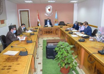 التعليم المدمج بجامعة سوهاج يناقش خطة العمل خلال الفصل الدراسي الأول