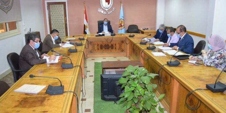 التعليم المدمج بجامعة سوهاج يناقش خطة العمل خلال الفصل الدراسي الأول