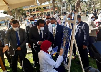 في أول يوم دراسة.. وزير التعليم العالي يتفقد جامعة عين شمس