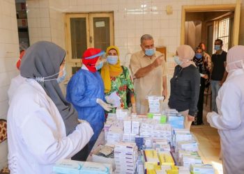 قافلة جامعة طنطا الطبية توقع الكشف على 610 من أهالى شبراقاص بالسنطة
