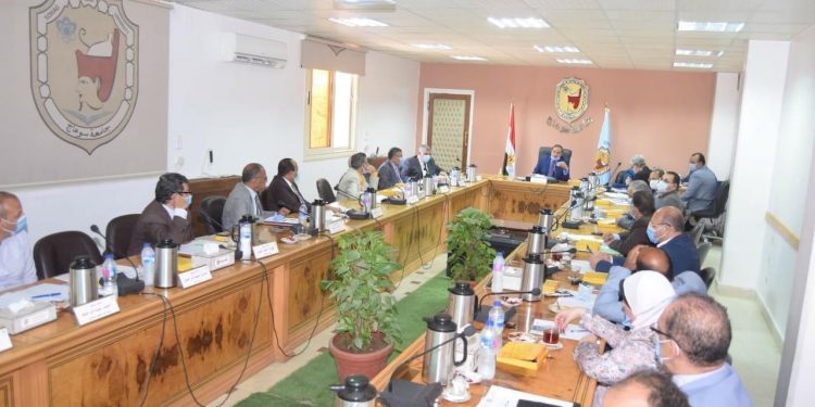 مجلس جامعة سوهاج يوافق علي إقامة الملتقي الأول لطلاب البرامج الجديدة