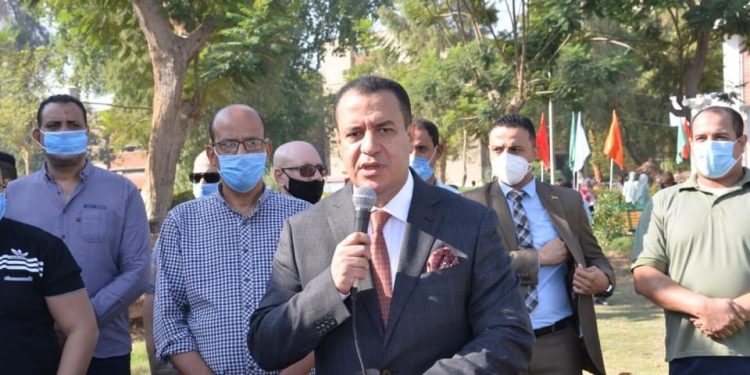 جامعة أسيوط تبدأ العام الدراسي الجديد بـ"تحية العلم" وسط إجراءات احترازية