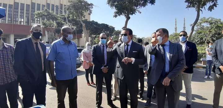 وزير التعليم العالي يتفقد جامعة عين شمس