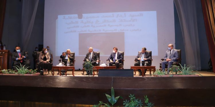 أستاذ طب نفسي: كورونا له أثر نفسي على المواطين والاكتئاب والعصبية أبرز أعراضها