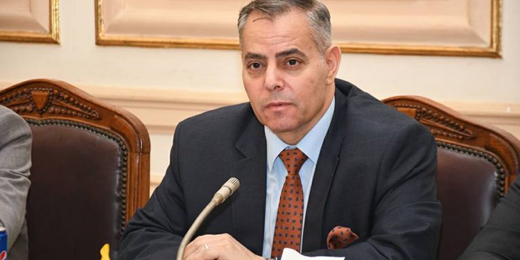 عميد حقوق القاهرة: تحديد يوم الجمعة يومًا دراسيًا لطلاب انتساب بسبب كورونا