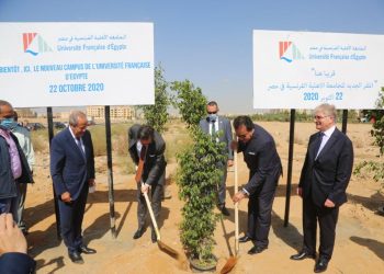 وزير التعليم العالي والسفير الفرنسي يتفقدان الجامعة الفرنسية الأهلية في مصر
