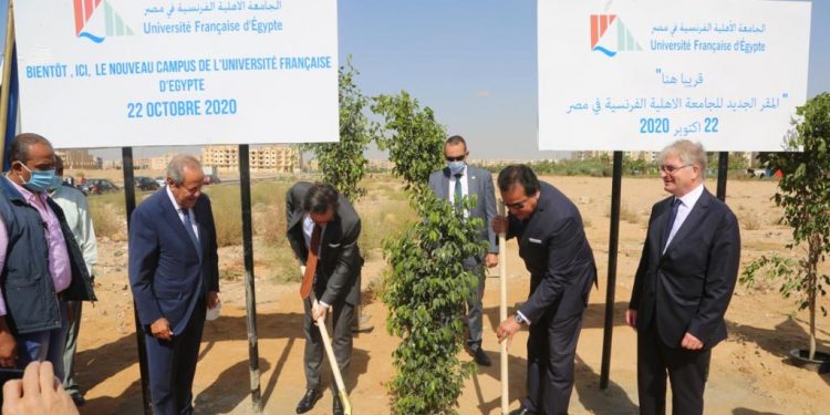 وزير التعليم العالي والسفير الفرنسي يتفقدان الجامعة الفرنسية الأهلية في مصر