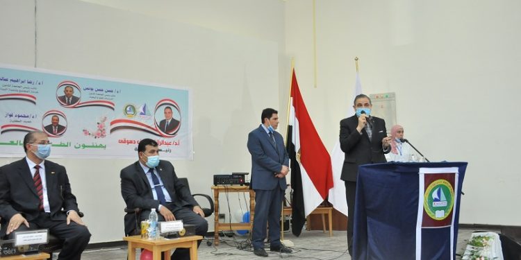 رئيس جامعة كفرالشيخ للطلاب الجدد: أنت لست وحدك فنحن معك والجامعة ملك لك فحافظ عليها