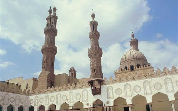 الإمام الأكبر ينعى رئيس الوزراء البحريني