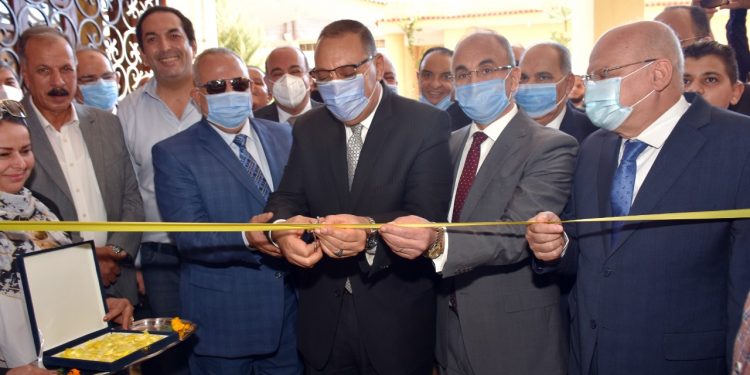 محافظ الشرقية ورئيس جامعة الزقازيق يفتتحان كلية الطب البشري بفاقوس