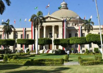 آداب القاهرة تهنيء عبدالرازق فوقي عيد لفوزه بجائزة "M’illumino / d’immenso"