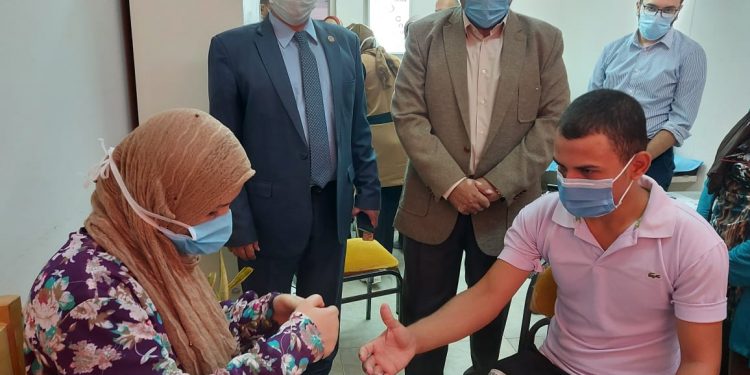 جامعة بنها: 15 عيادة تستقبل الطلاب الجدد لتوقيع الكشف الطبي