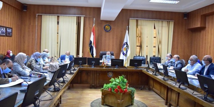 رئيس جامعة بني سويف: تشكيل لجان للمتابعة وتطبيق الإجراءات الاحترازية