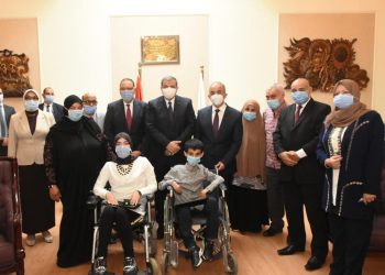 جامعة الزقازيق تكرم أوائل كليتي التجارة والحقوق من ذوي الهمم