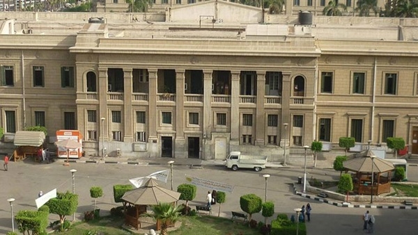 آداب القاهرة: 15 أكتوبر الموعد الأخير لتقديم الالتماسات للدراسات العليا